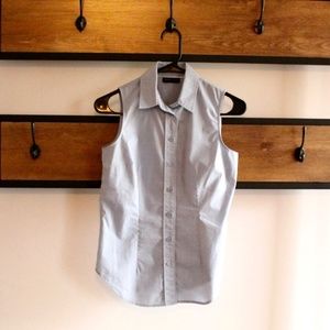 New York & Co Chambray Sleeveless Button Up Blouse